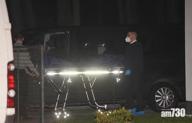 這宗家庭慘劇在上周六發現,一具遺體移離現場。(美聯社)