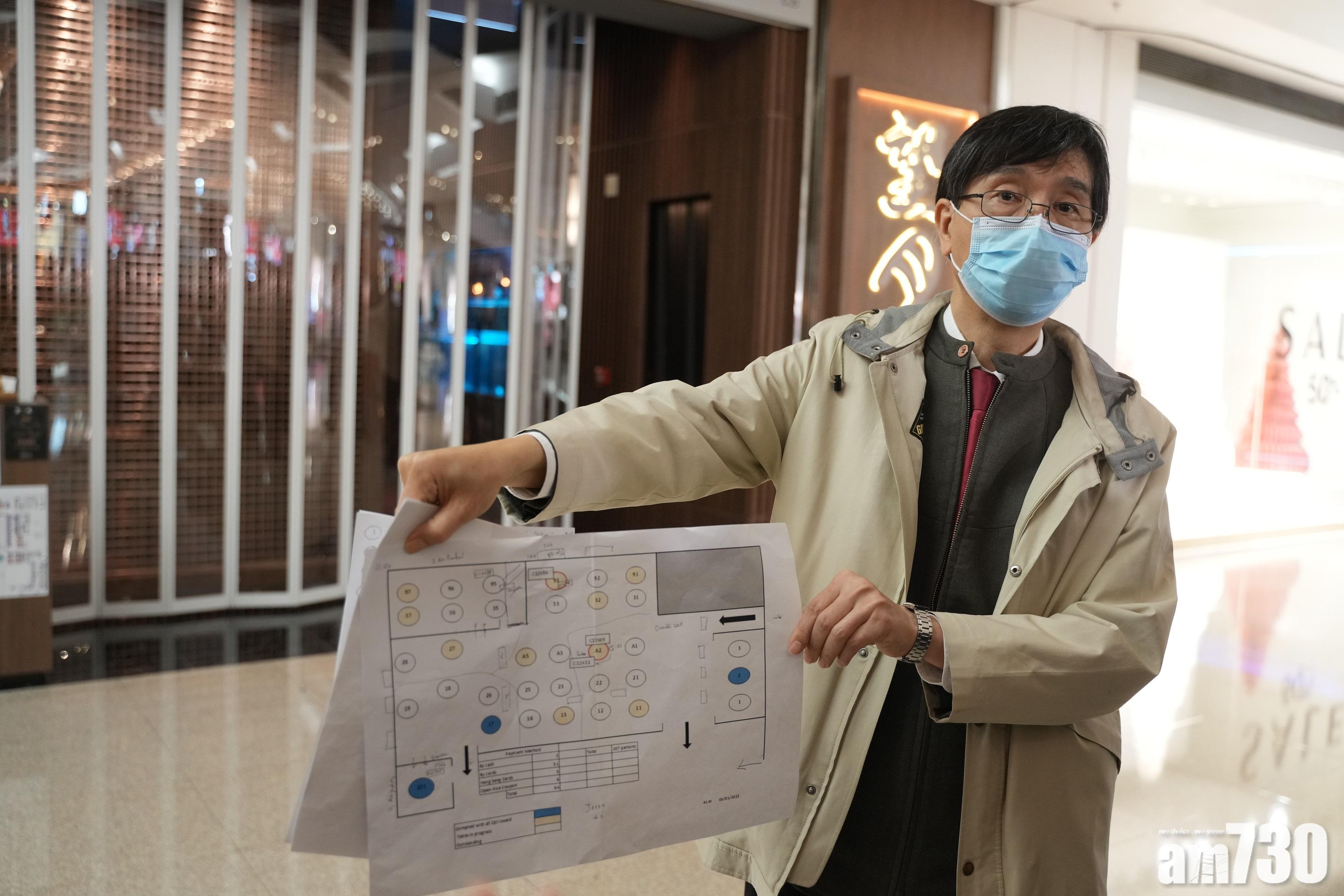 政府專家顧問、港大微生物學系講座教授袁國勇昨日視察「望月樓」。(資料圖片)