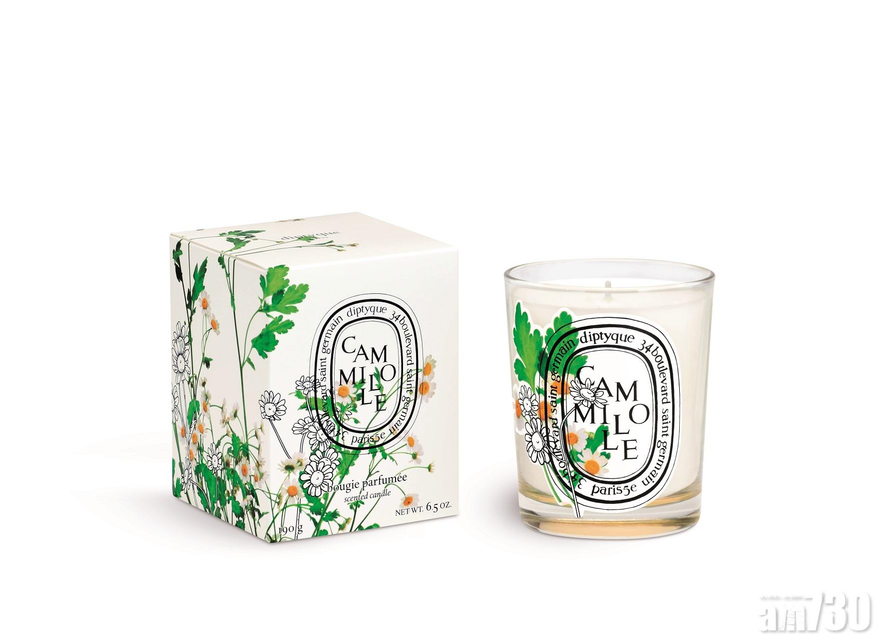 洋甘菊: 宛如馥郁舒緩且含有蜂蜜味的浸潤精華,略帶芳香氣味,融合清新香調與紫羅蘭葉的綠意粉香。