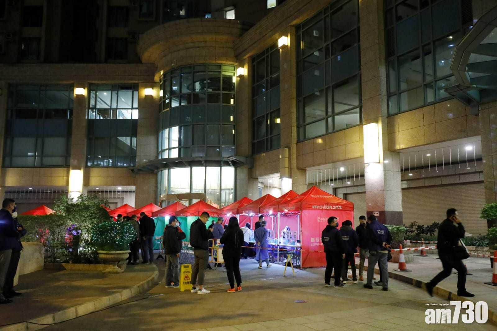 位於名逸居第一座樓下的流動採樣站。(林俊源攝)
