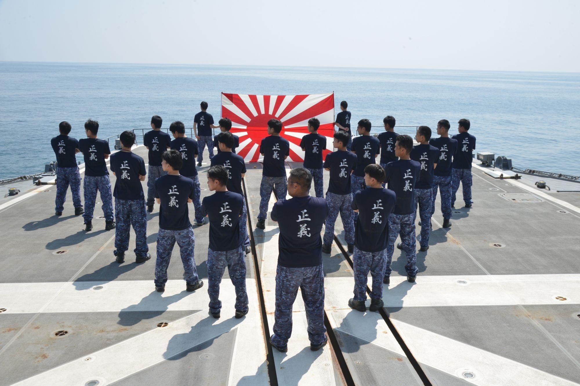 日海上自衛隊仿 One Piece 海軍合照被質疑 漫畫是反派角色 Am730 日海上自衛隊仿 One Piece 海軍合照被質疑 漫畫是反派角色 Am730